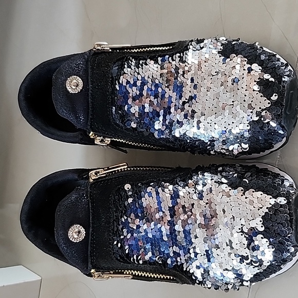 VERSACE JEANS( US6)sequin sneaker,can flip black or silver color. - Picture 8 of 10